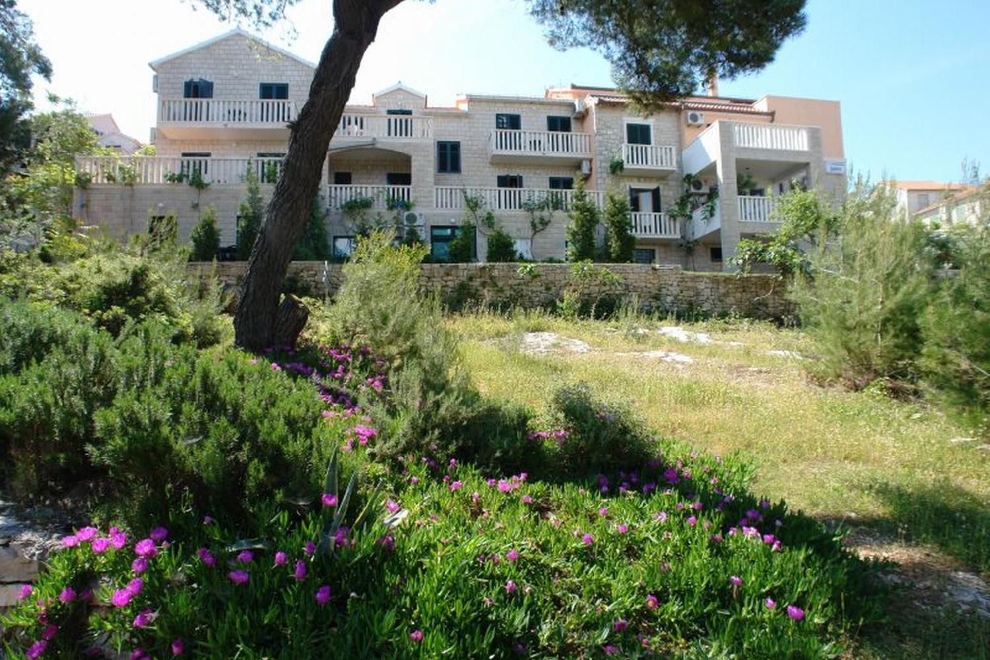 Santic Hotel Postira Luaran gambar